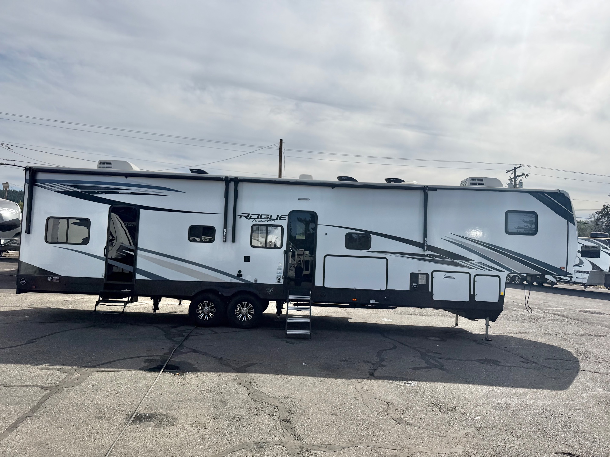 2022 FOREST RIVER ROGUE 45' TOYHAULER -- 14.5' GARAGE -- 1.5 BATH for sale at The RV Barn in Sweet Home, Oregon